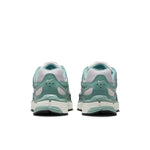 W NIKE P-6000