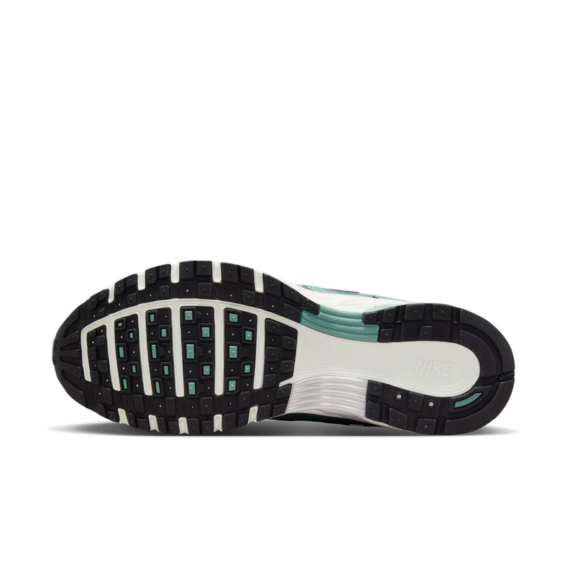 W NIKE P-6000