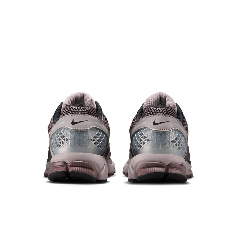 NIKE ZOOM VOMERO 5