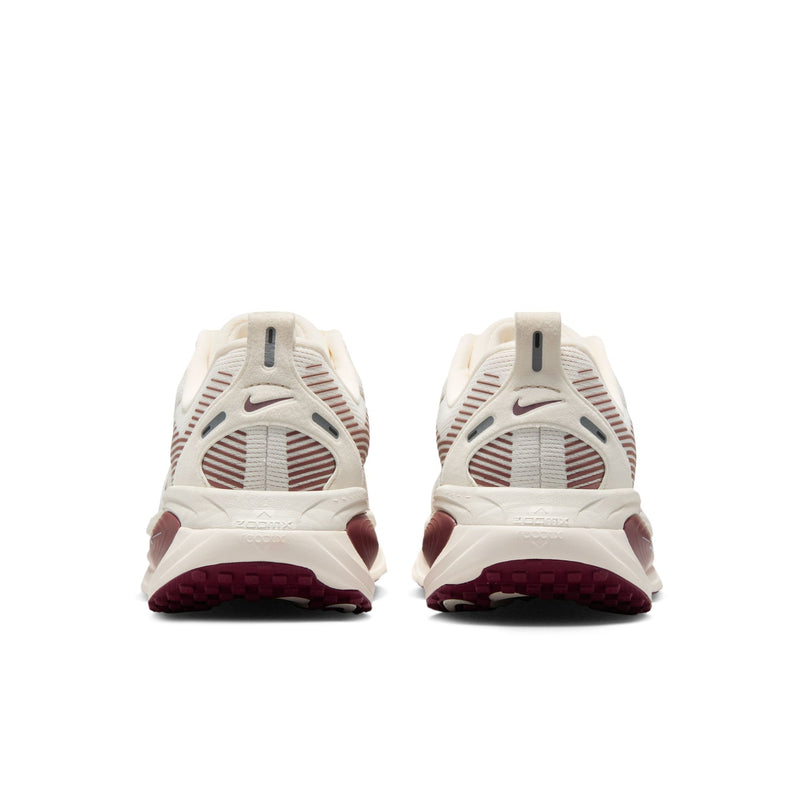 W NIKE VOMERO 18