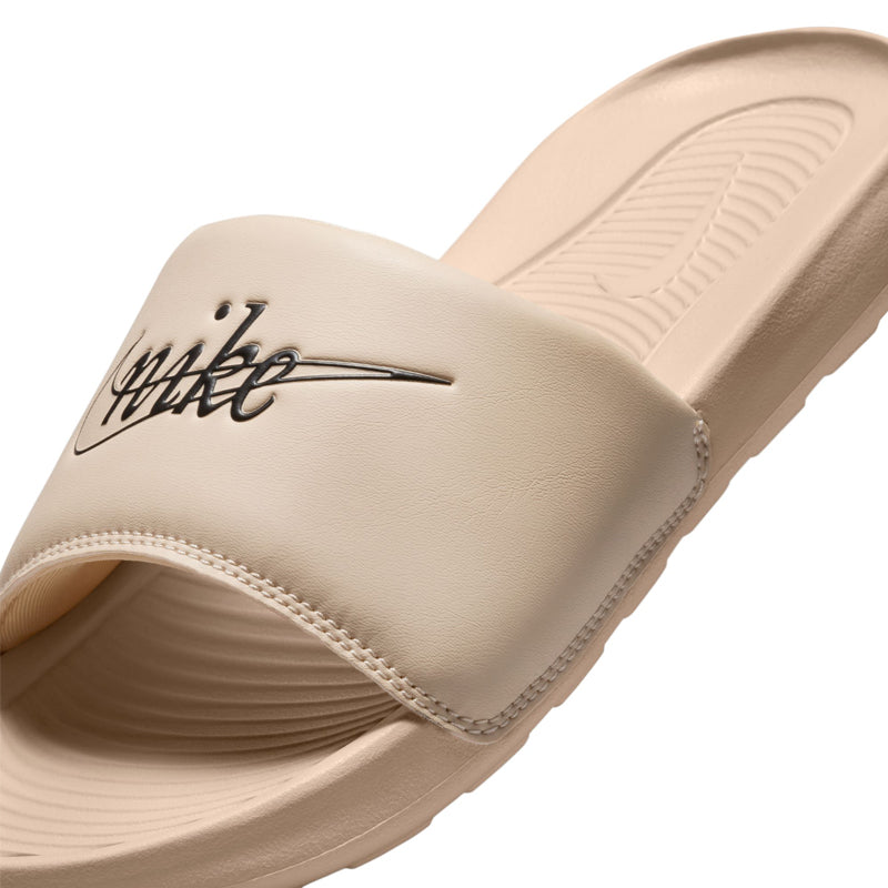 W NIKE VICTORI ONE SLIDE