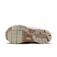 W NIKE ZOOM VOMERO 5 CHROME