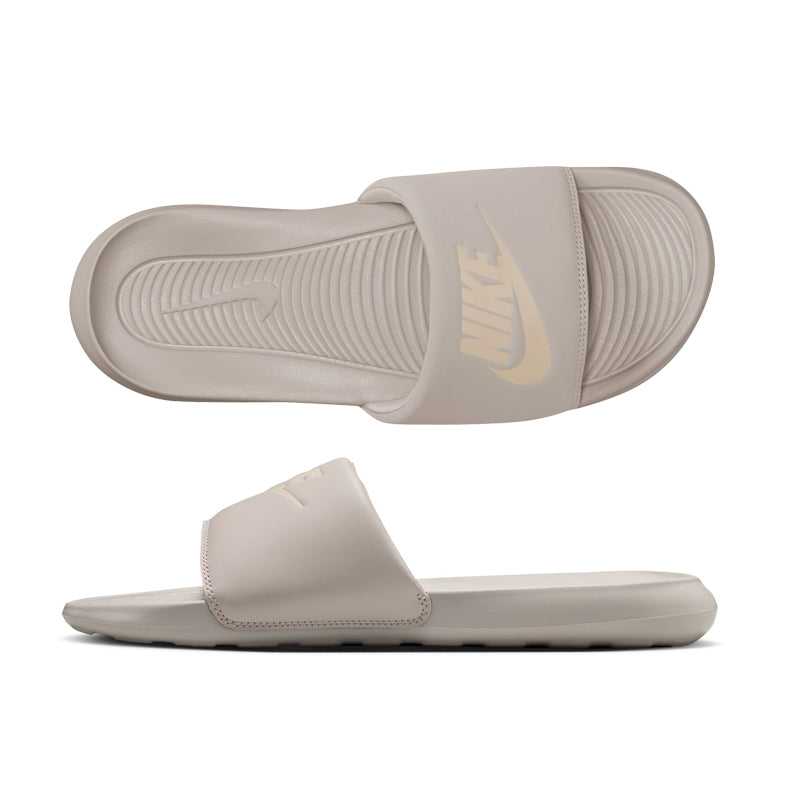 CN9675-201 - NIKE VICTORI ONE SLIDE