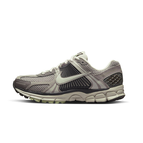 FB8825-001 - W NIKE ZOOM VOMERO 5