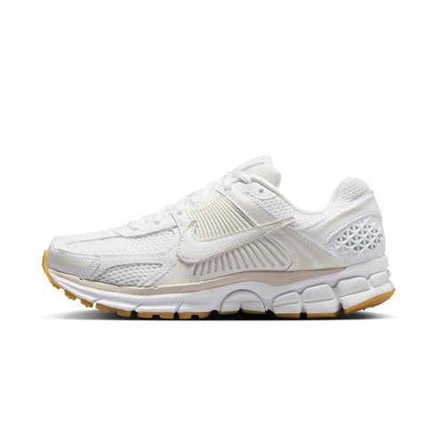 FJ2028-104 - W NIKE ZOOM VOMERO 5
