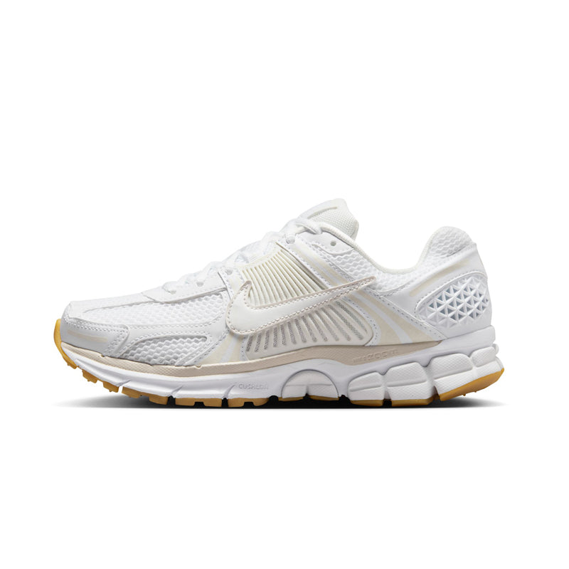 FJ2028-104 - W NIKE ZOOM VOMERO 5