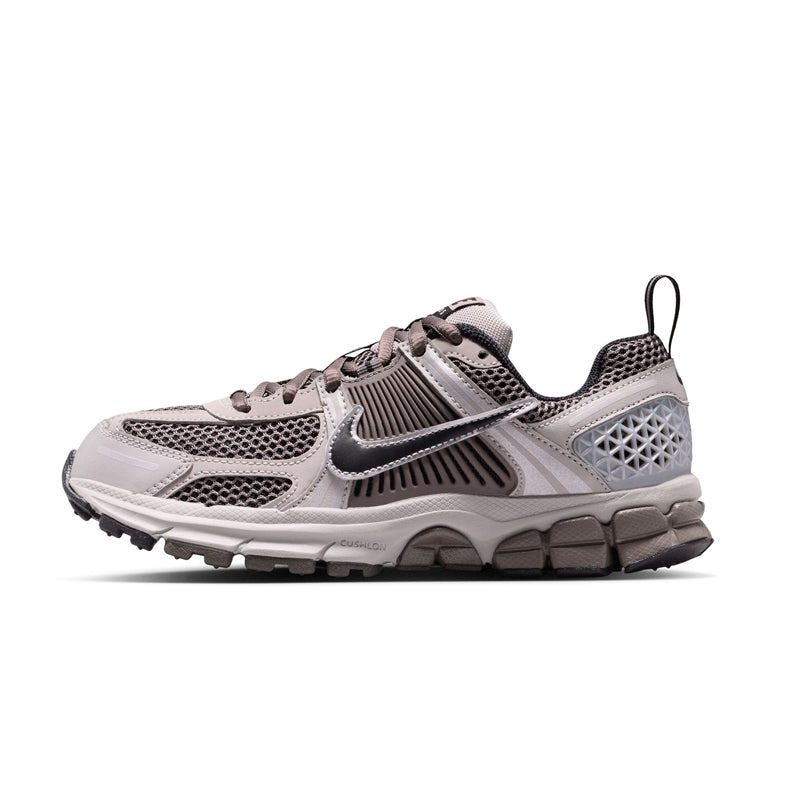 HF6998-010 - NIKE ZOOM VOMERO 5