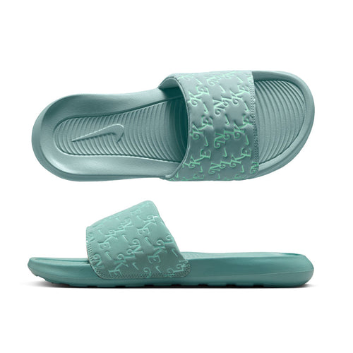 HQ7022-002 - NIKE VICTORI ONE
