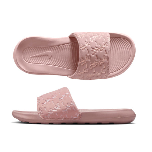 HQ7022-600 - NIKE VICTORI ONE
