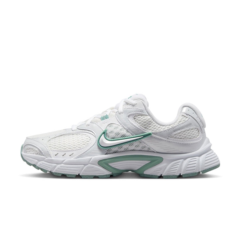 HQ7901-106 - W NIKE V5 RNR