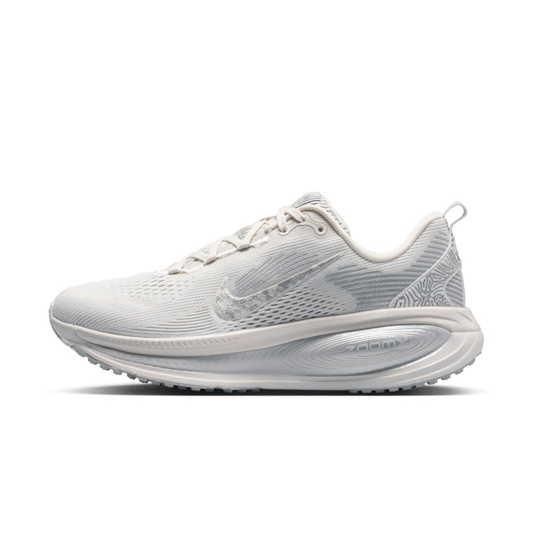 IM8330-001 - W NIKE VOMERO 18 SE