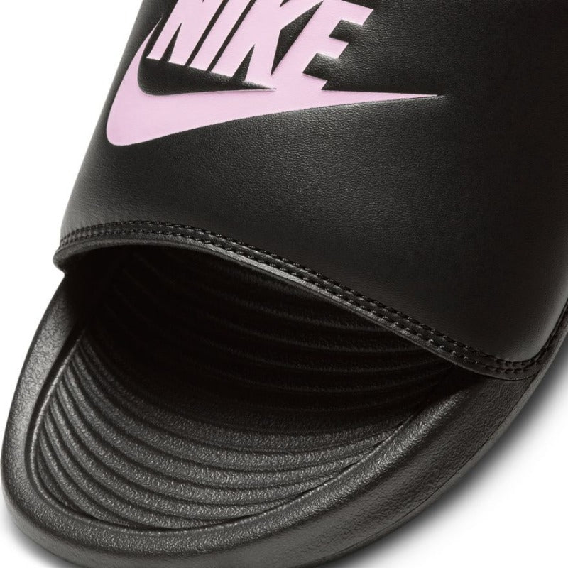 W NIKE VICTORI ONE SLIDE